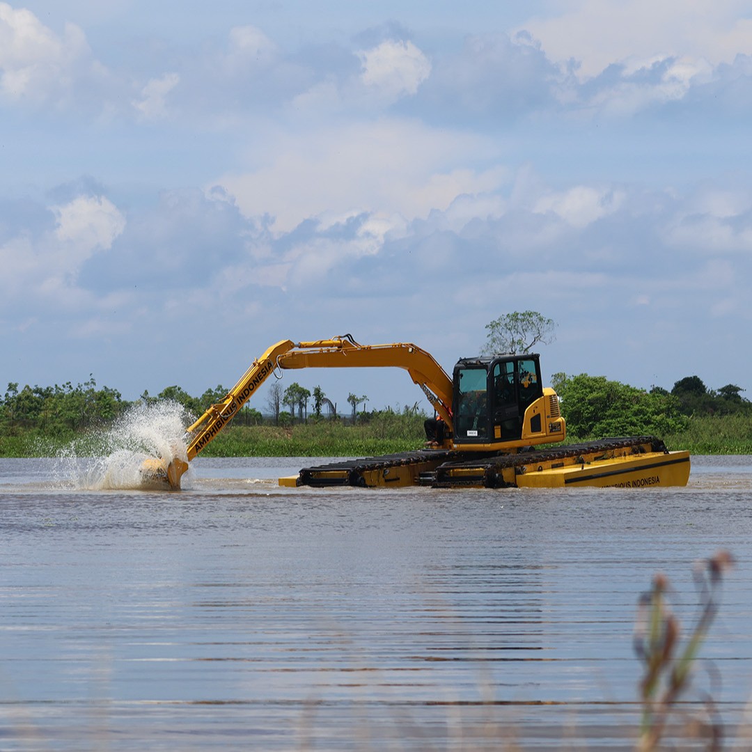 Read more about the article Amphibious Excavator AI02-8NSPCL
